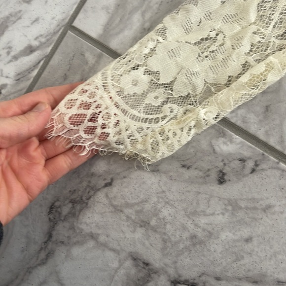 Cream Lace Bodysuit - Picture 2 of 11